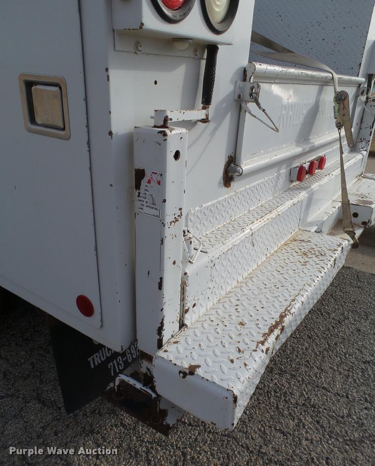 image for item L1745 2001 Ford F550 service truck with crane