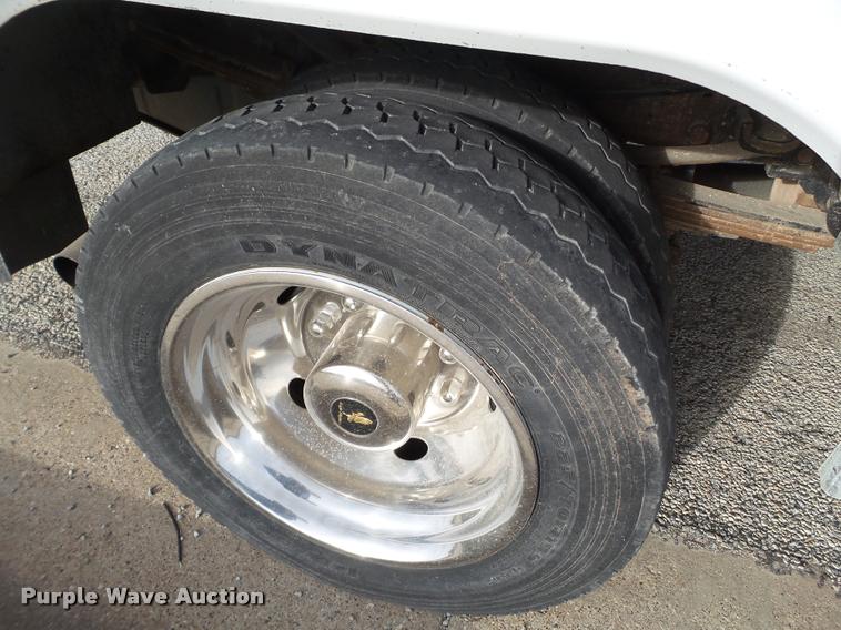 image for item L1745 2001 Ford F550 service truck with crane