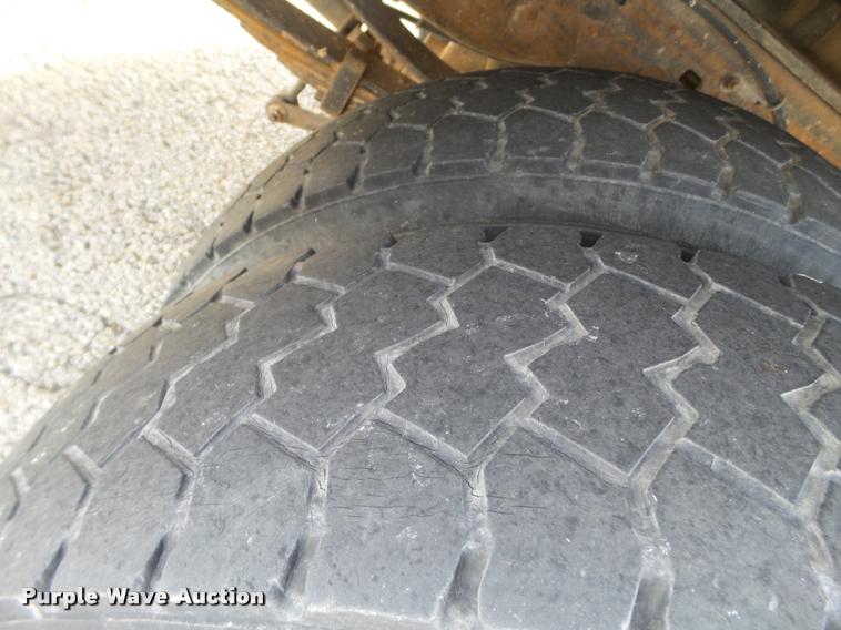 image for item L1745 2001 Ford F550 service truck with crane