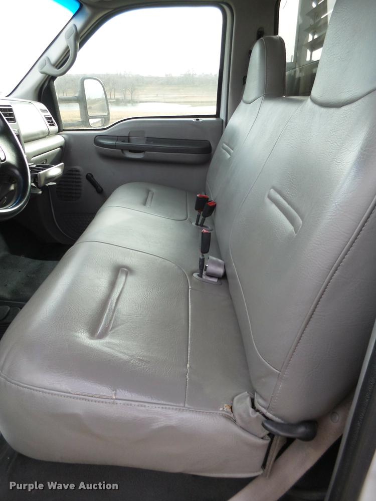 image for item L1745 2001 Ford F550 service truck with crane