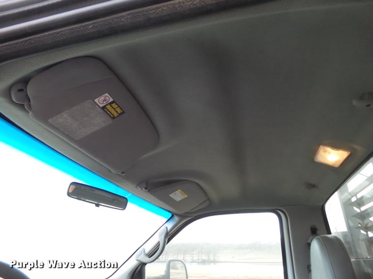 image for item L1745 2001 Ford F550 service truck with crane