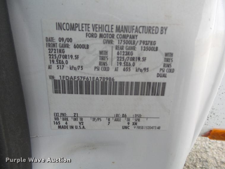 image for item L1745 2001 Ford F550 service truck with crane