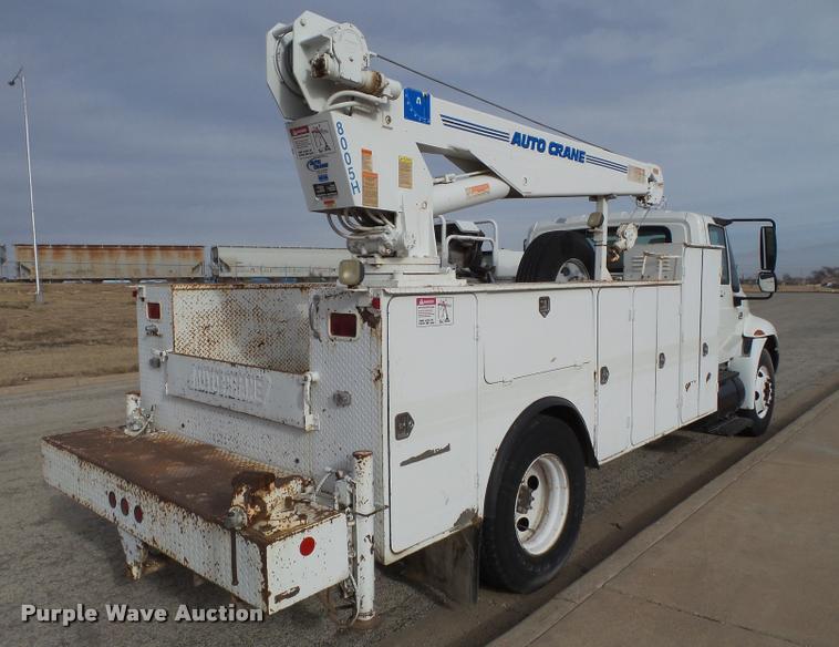image for item L1746 2003 International DuraStar 4300 service truck with crane