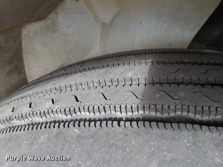 image for item L1746 2003 International DuraStar 4300 service truck with crane