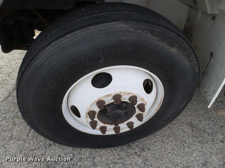 image for item L1746 2003 International DuraStar 4300 service truck with crane