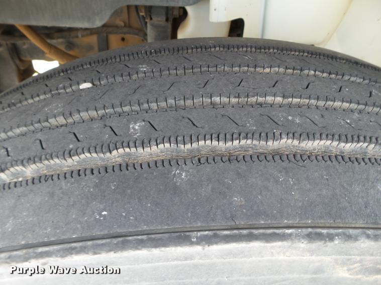 image for item L1746 2003 International DuraStar 4300 service truck with crane