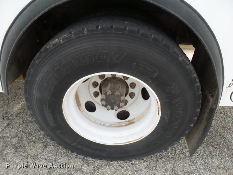 image for item L1746 2003 International DuraStar 4300 service truck with crane