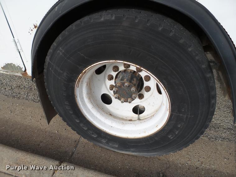 image for item L1746 2003 International DuraStar 4300 service truck with crane