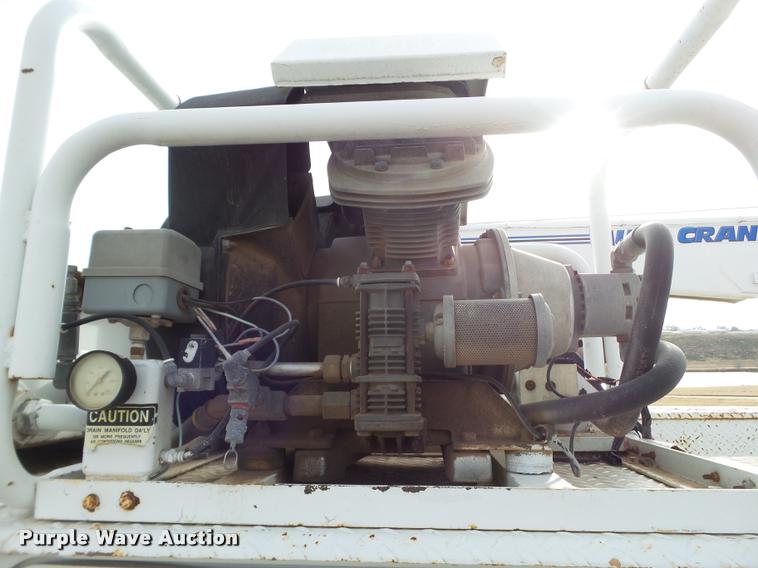 image for item L1746 2003 International DuraStar 4300 service truck with crane