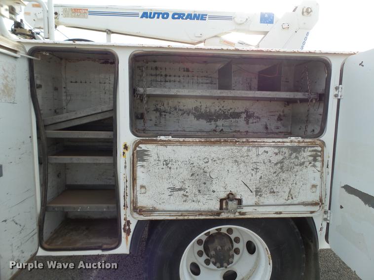 image for item L1746 2003 International DuraStar 4300 service truck with crane