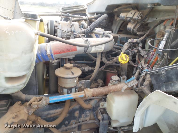 image for item L1746 2003 International DuraStar 4300 service truck with crane