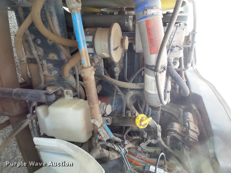 image for item L1746 2003 International DuraStar 4300 service truck with crane