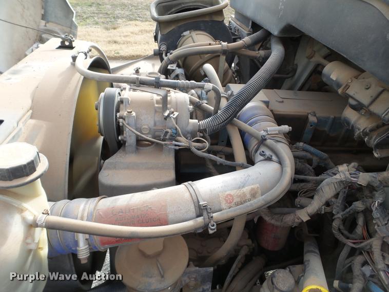 image for item L1746 2003 International DuraStar 4300 service truck with crane