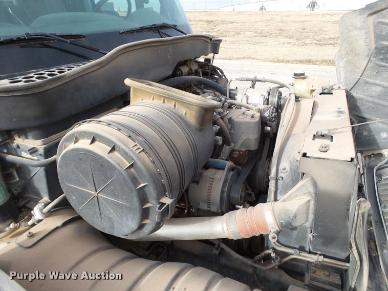 image for item L1746 2003 International DuraStar 4300 service truck with crane