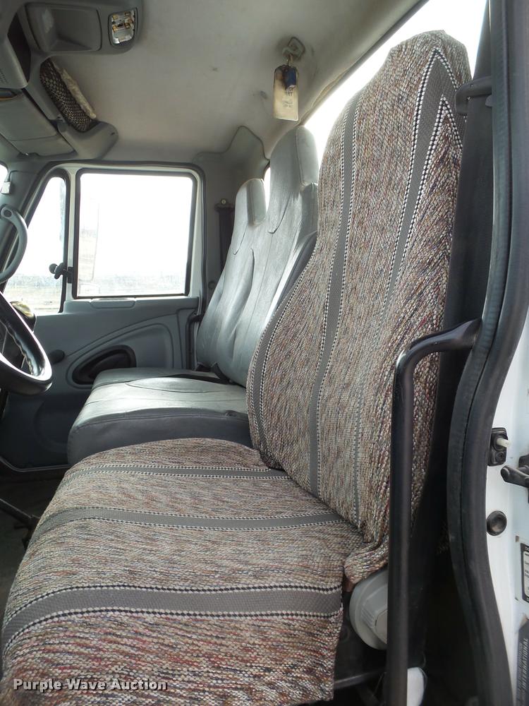 image for item L1746 2003 International DuraStar 4300 service truck with crane