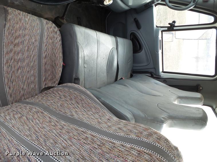 image for item L1746 2003 International DuraStar 4300 service truck with crane