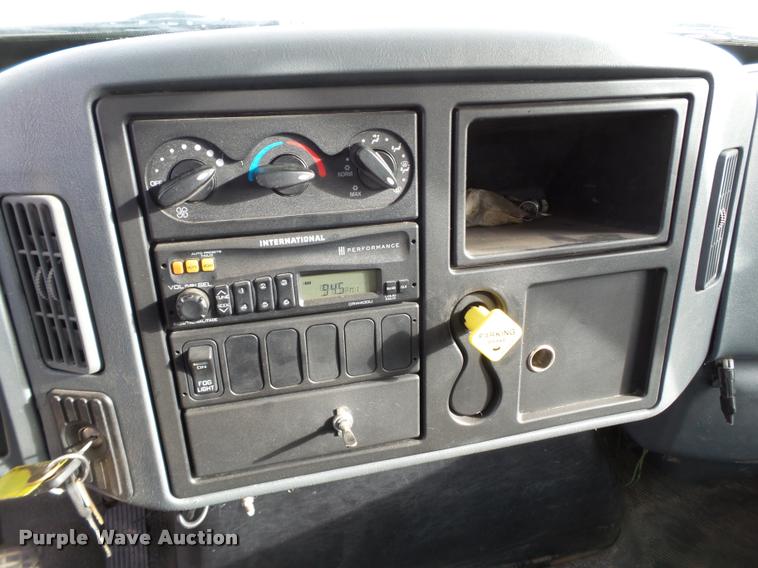 image for item L1746 2003 International DuraStar 4300 service truck with crane