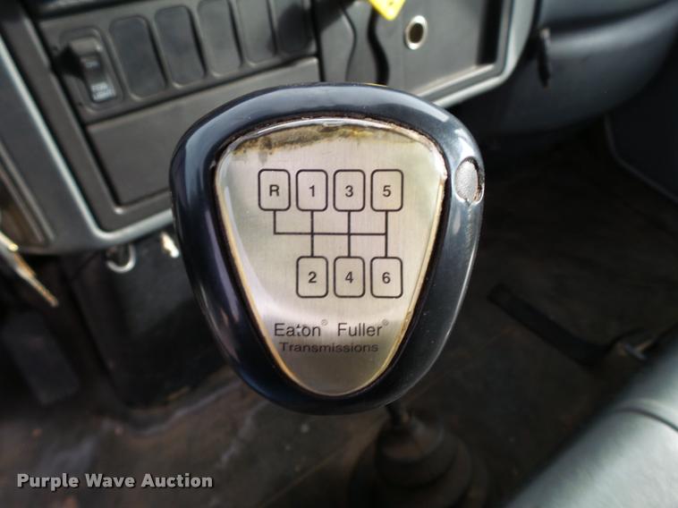 image for item L1746 2003 International DuraStar 4300 service truck with crane