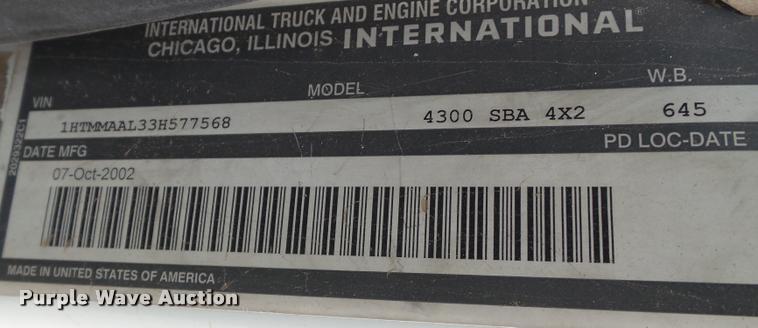 image for item L1746 2003 International DuraStar 4300 service truck with crane
