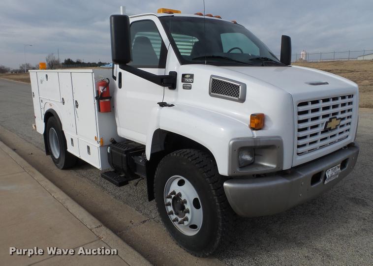 image for item L1747 2003 Chevrolet C7500 service truck