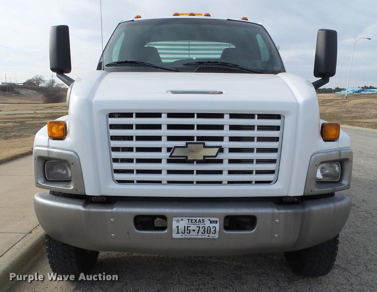 image for item L1747 2003 Chevrolet C7500 service truck