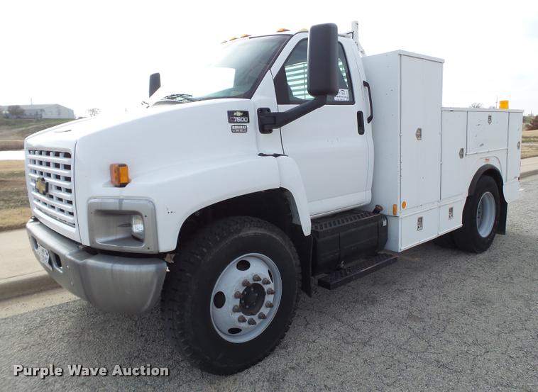 image for item L1747 2003 Chevrolet C7500 service truck