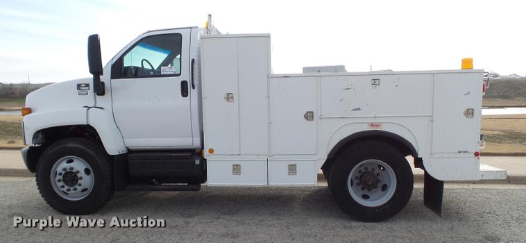 image for item L1747 2003 Chevrolet C7500 service truck