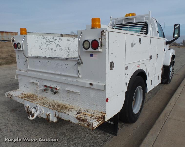 image for item L1747 2003 Chevrolet C7500 service truck