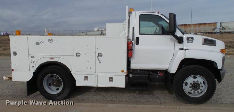 image for item L1747 2003 Chevrolet C7500 service truck