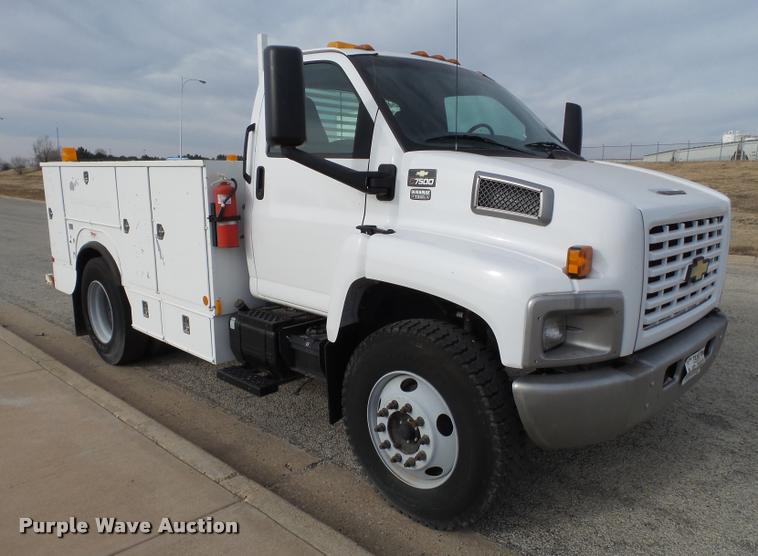 image for item L1747 2003 Chevrolet C7500 service truck