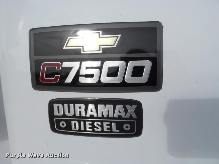 image for item L1747 2003 Chevrolet C7500 service truck