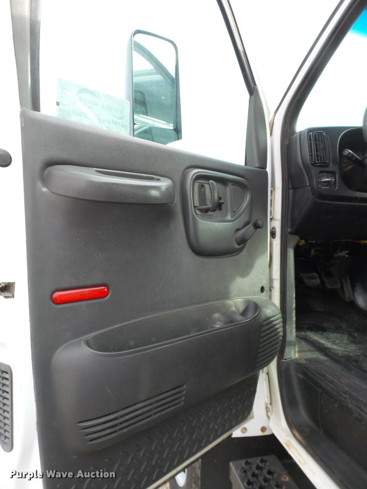 image for item L1747 2003 Chevrolet C7500 service truck