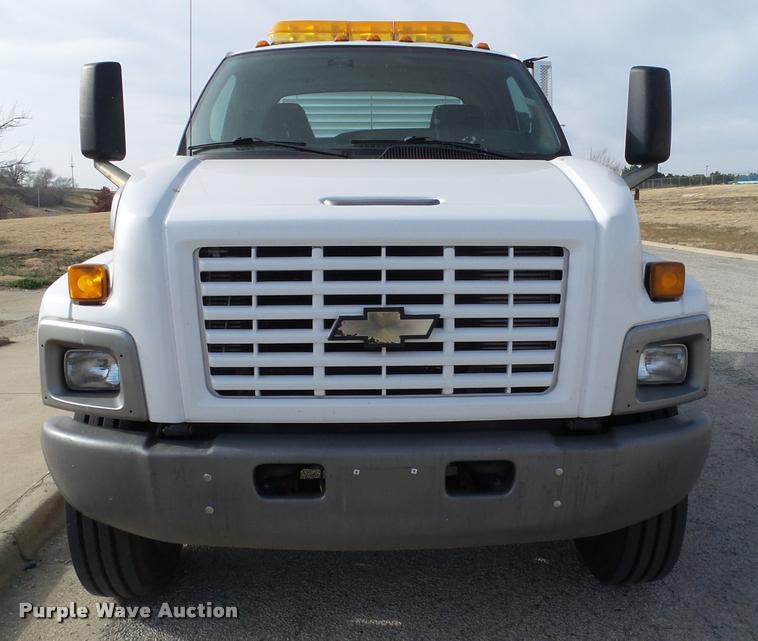 image for item L1748 2005 Chevrolet C7500 service truck