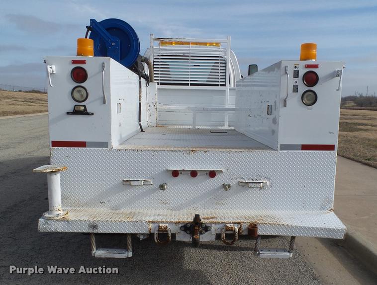 image for item L1748 2005 Chevrolet C7500 service truck