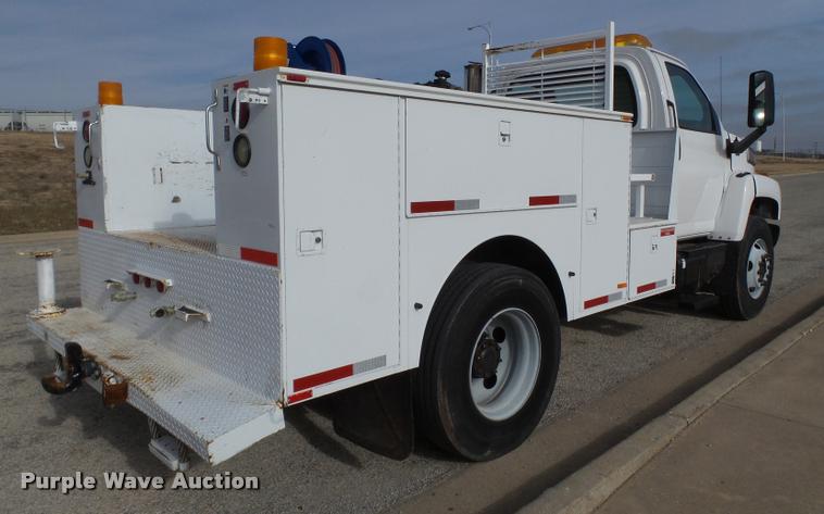 image for item L1748 2005 Chevrolet C7500 service truck