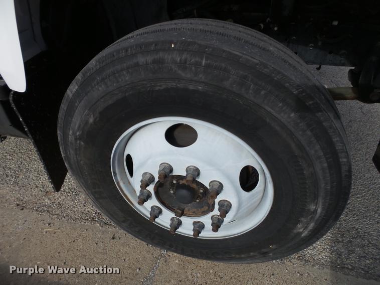 image for item L1748 2005 Chevrolet C7500 service truck