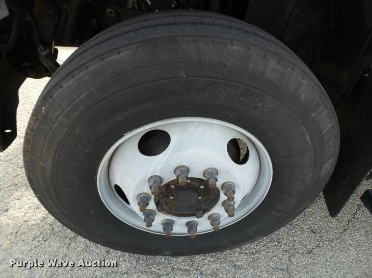 image for item L1748 2005 Chevrolet C7500 service truck