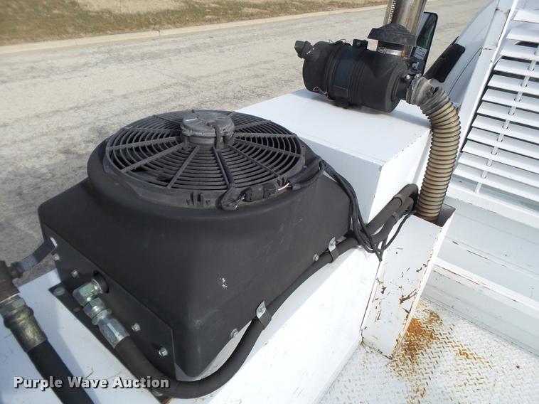 image for item L1748 2005 Chevrolet C7500 service truck