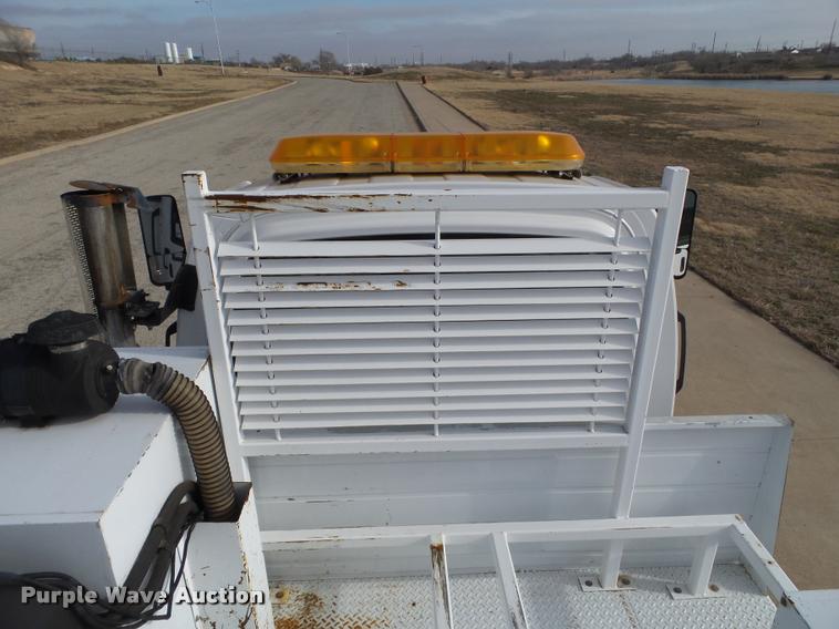 image for item L1748 2005 Chevrolet C7500 service truck