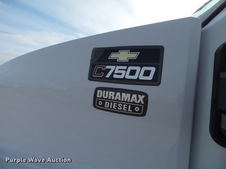 image for item L1748 2005 Chevrolet C7500 service truck