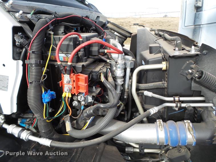 image for item L1748 2005 Chevrolet C7500 service truck