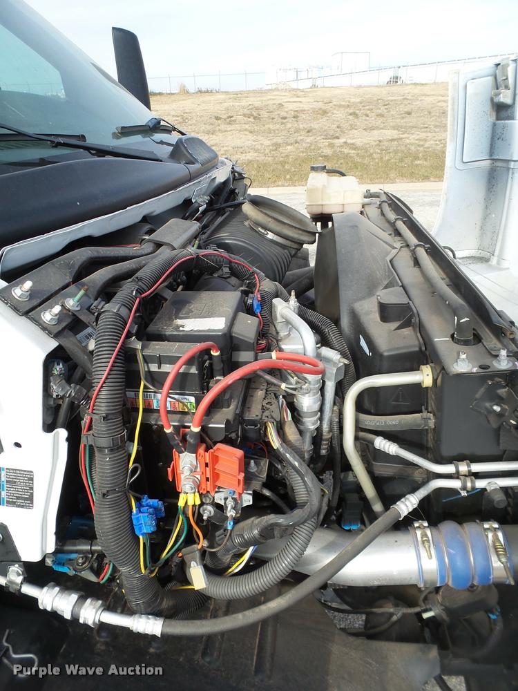 image for item L1748 2005 Chevrolet C7500 service truck