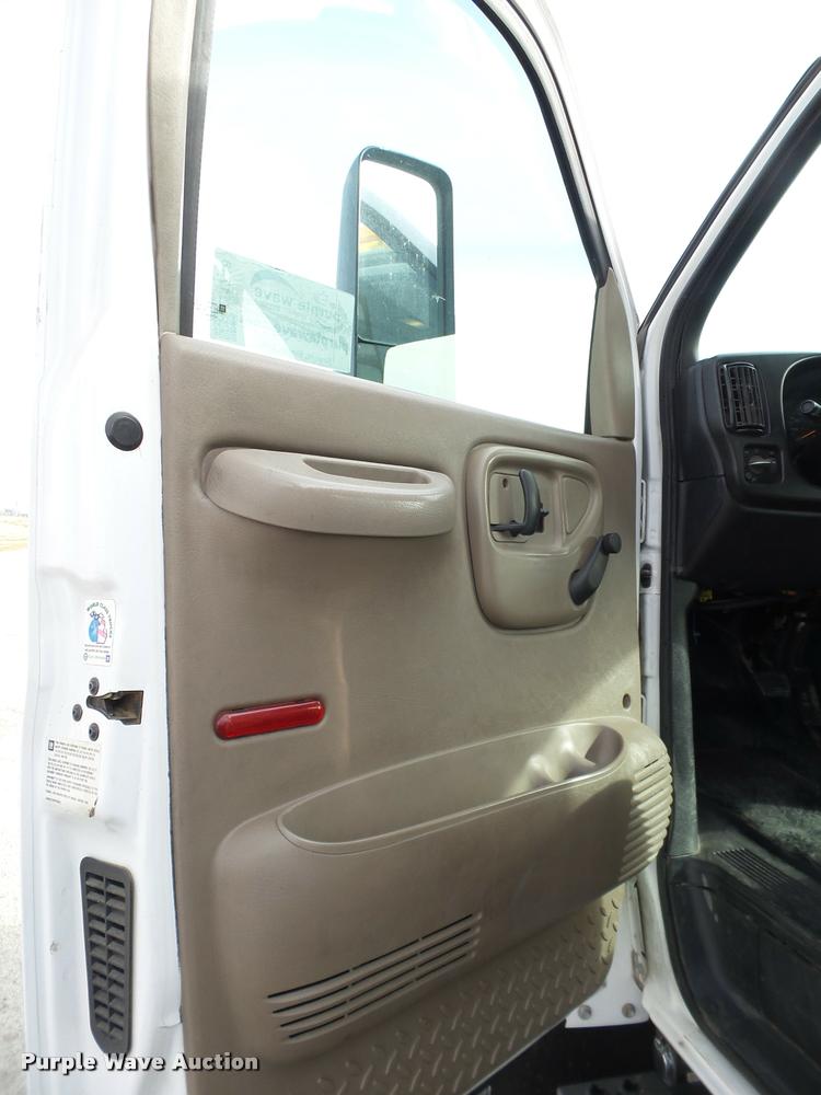 image for item L1748 2005 Chevrolet C7500 service truck