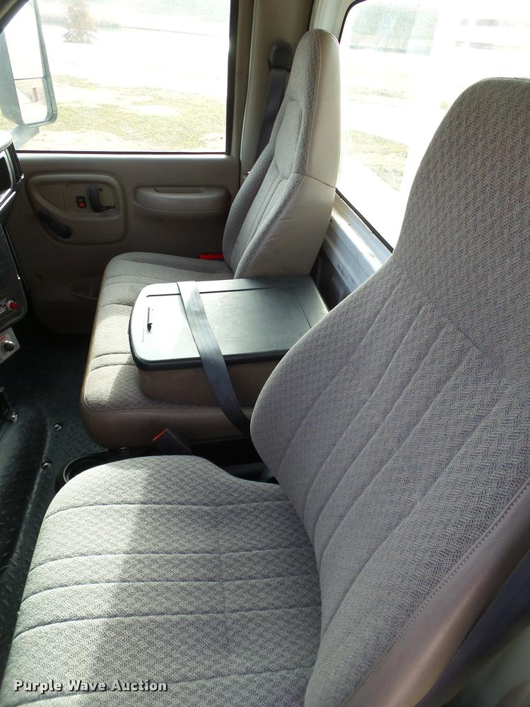 image for item L1748 2005 Chevrolet C7500 service truck