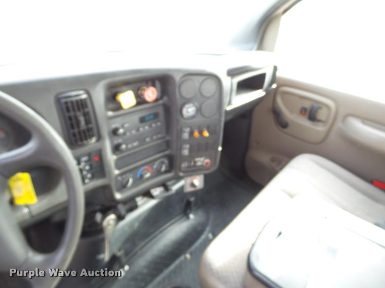 image for item L1748 2005 Chevrolet C7500 service truck