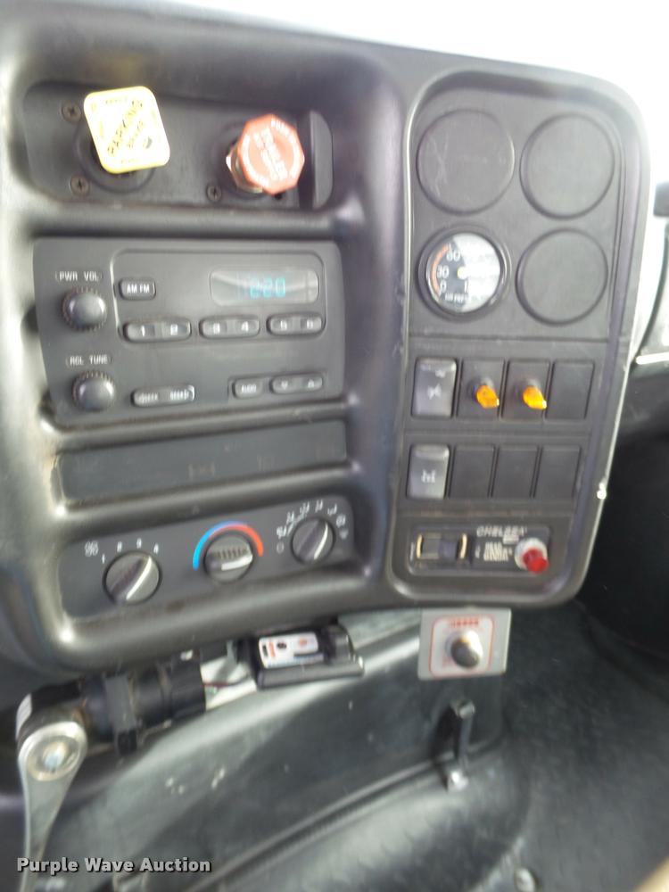 image for item L1748 2005 Chevrolet C7500 service truck