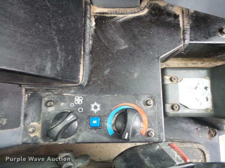 image for item L3552 2004 Takeuchi TL150 skid steer