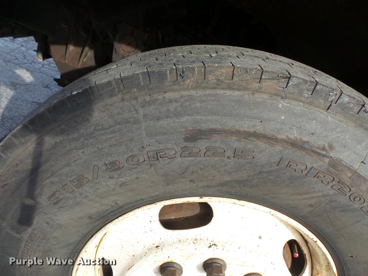 image for item L3587 1997 Ford LT8513 Louisville 113 oil distributor truck