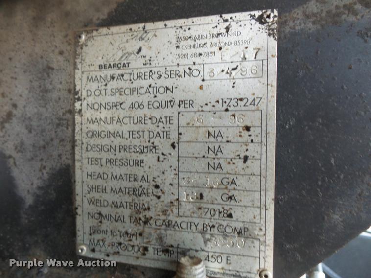 image for item L3587 1997 Ford LT8513 Louisville 113 oil distributor truck