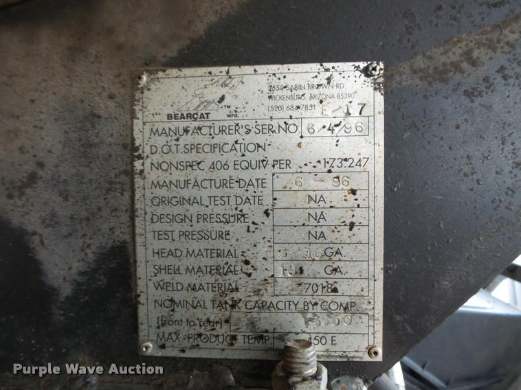 image for item L3587 1997 Ford LT8513 Louisville 113 oil distributor truck